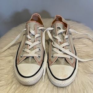 Like New/EUC - Super Cute Converse All Star Size 6